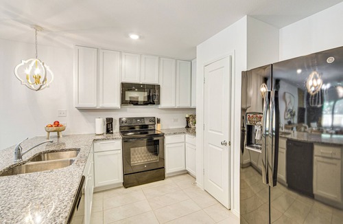 Dallas House | ~ 10 Mi to Dallas Hospitals: Stylish Home w/Yard!