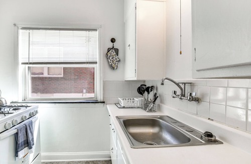Beverly Hills Apartment | 10 Mi to Downtown St Louis: Convenient Apartment!