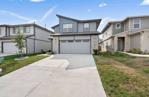 McNeil House | 10 Mi to Dtwn Austin Home w/Pool Access +Backyard