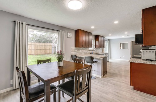 Woodlake - Briar Meadow House | 10 Mi to Dtwn Houston: Dog-Friendly Home w/Yard!