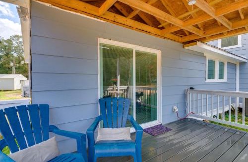 Keenan Apartment | 10 Mi to Lake Conroe: Couple’s Retreat w/Porch!