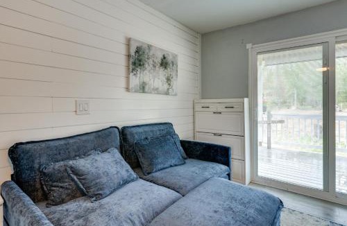 Keenan Apartment | 10 Mi to Lake Conroe: Couple’s Retreat w/Porch!