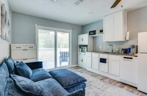 Keenan Apartment | 10 Mi to Lake Conroe: Couple’s Retreat w/Porch!