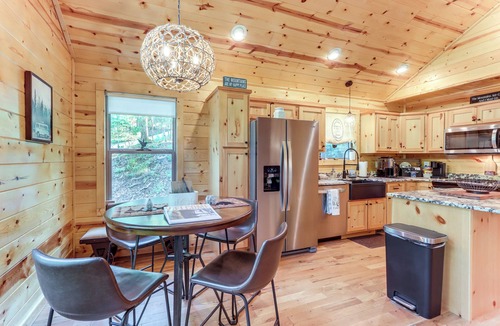 Murphy Cabin | 10 Mi to Main St Murphy: Cabin w/Covered Deck!