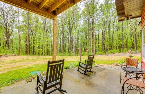 Normalville House | 10 Mi to Mtn Resort: Normalville Cabin w/Balcony!