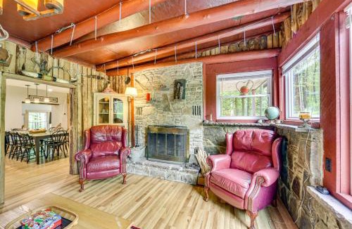 Normalville House | 10 Mi to Mtn Resort: Normalville Cabin w/Balcony!
