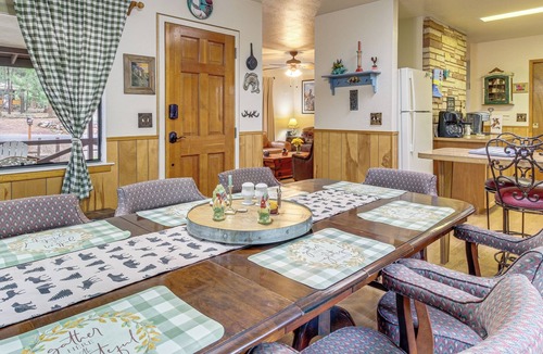 Pinetop-Lakeside Cottage | 10 Mi to Show Low: Pinetop-lakeside Family Cabin!