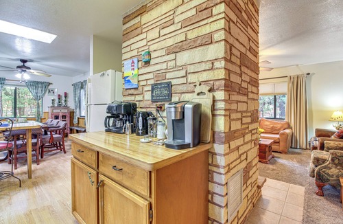 Pinetop-Lakeside Cottage | 10 Mi to Show Low: Pinetop-lakeside Family Cabin!