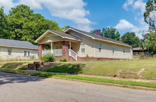 Birmingham House | < 10 Mi to UAB: Birmingham Group Getaway