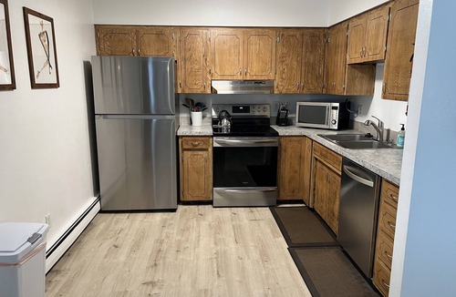 North Star Apartment | #10 Midtown 2 BR Top Floor Apt