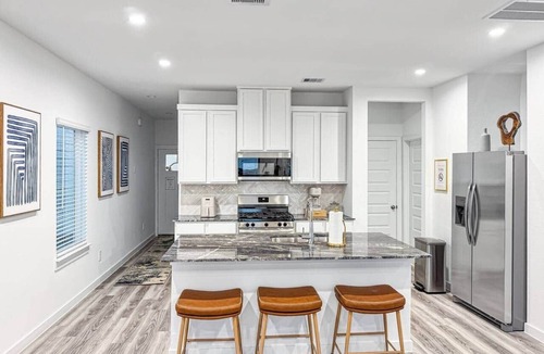 Southeast Houston House | 10 min from Houston Stadium - Tesla L2 Charger