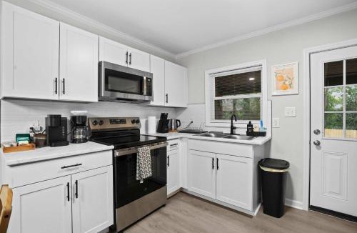Southwest Raleigh House | 10 Min to Downtown - Desk - Fenced Yard - Wi-Fi