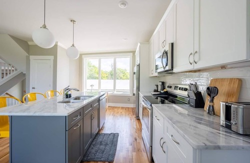 Katie Hill Neighborhood Apartment | 10 Min to DT - Rooftop Garage Firepit W D