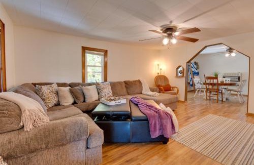 Toledo House | 10 min to Elmarra River: Home w/Fire Pit & Grill!