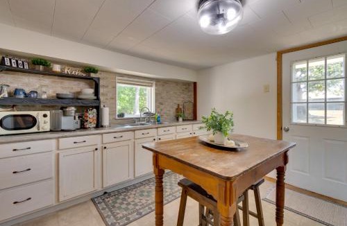 Toledo House | 10 min to Elmarra River: Home w/Fire Pit & Grill!