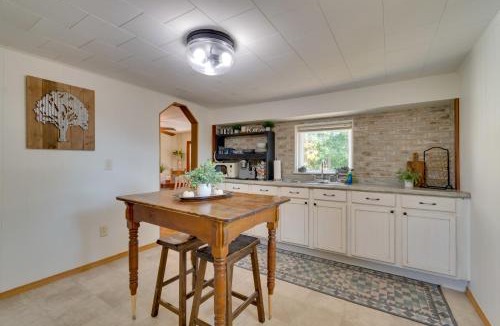 Toledo House | 10 min to Elmarra River: Home w/Fire Pit & Grill!