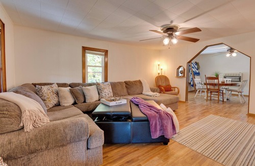 Toledo House | 10 min to Elmarra River: Home w/Fire Pit & Grill!
