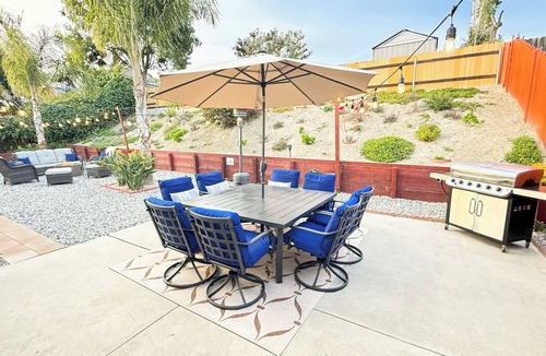 Oceanside House | 10 Min to Legoland, Game Room, King Bed, Pet Friendly, Fire Pit
