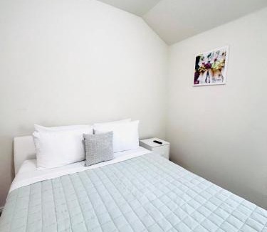 John T White House | 10 Min to World Cup - Modern 4BR Near DFW
