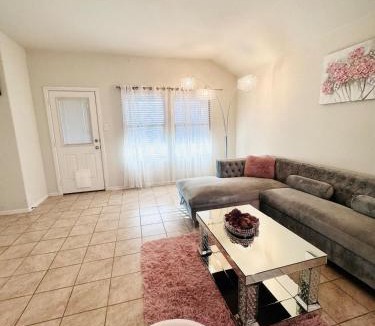 John T White House | 10 Min to World Cup - Modern 4BR Near DFW