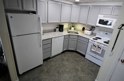 Killington Condo | 10 min Walk or Free Shuttle to Snowshed Lift! 2BR/2 Bath @ Mt Green Resort