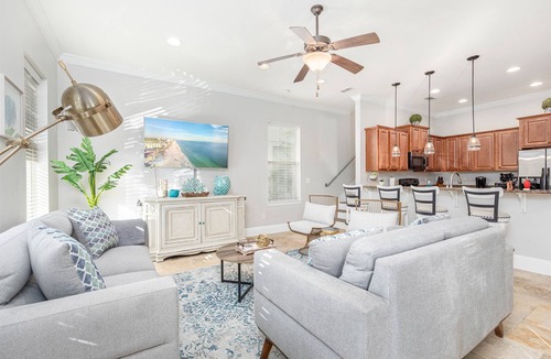 Villages of Crystal Beach House | 10-Min Walk to Beach | Heated Pool ,Trolley & BBQ