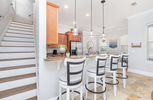 Villages of Crystal Beach House | 10-Min Walk to Beach | Heated Pool ,Trolley & BBQ