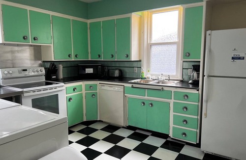 Downtown Niagara Falls House | 10 min. Walk to the Falls