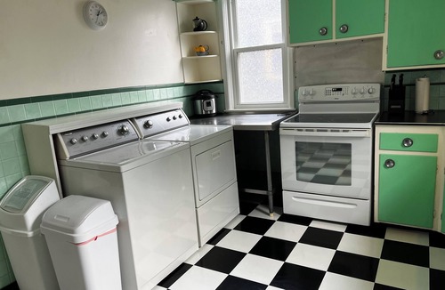 Downtown Niagara Falls House | 10 min. Walk to the Falls