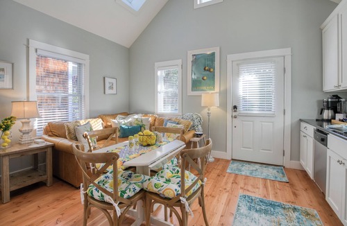 Seabrook Cabin | 10 min Walk to Town, Fire Table & Forest View