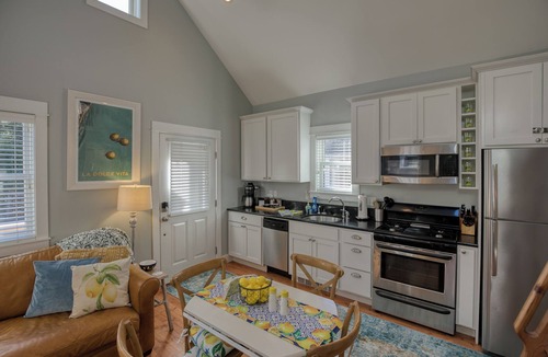 Seabrook Cabin | 10 min Walk to Town, Fire Table & Forest View