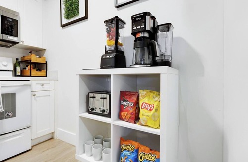 Little Haiti House | 10-min Wynwood, private patio, super central