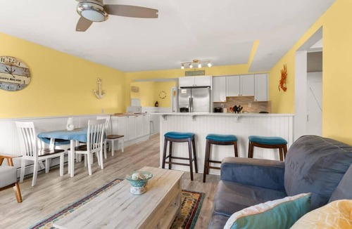 Newburyport Apartment | 10 Mins From Downtown | Walk to Beach & Lighthouse