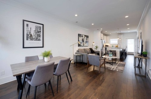 Charlotte Park Villa | 10 Mins To Broadway - Pet-Friendly Escape