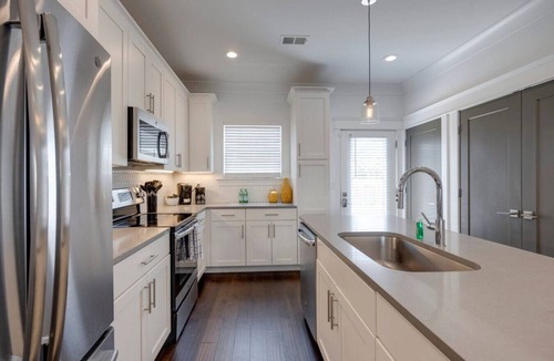Charlotte Park Villa | 10 Mins To Broadway - Pet-Friendly Escape