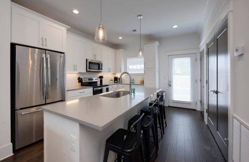 Charlotte Park Villa | 10 Mins To Broadway - Pet-Friendly Escape
