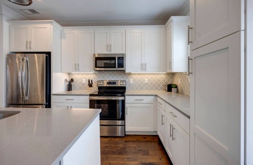 Charlotte Park Villa | 10 Mins To Broadway - Stylish Gated Townhome