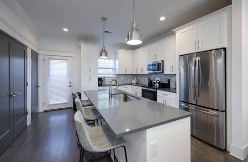 Charlotte Park House | 10 Mins To Broadway - West Side Charmer