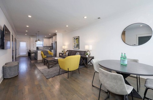 Charlotte Park House | 10 Mins To Broadway - West Side Charmer