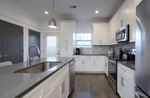 Charlotte Park House | 10 Mins To Broadway - West Side Charmer