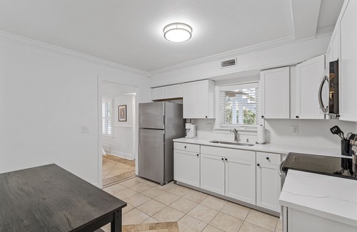 Charleston House | 10 mins to Downtown and beach - Shem Creek Suite