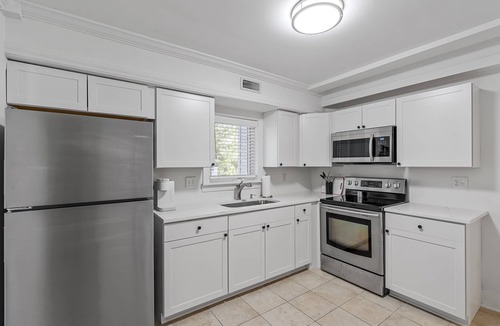 Charleston House | 10 mins to Downtown and beach - Shem Creek Suite