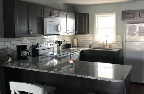 Peletier House | 10 mins to Emerald Isle, 2 bd 2.5 ba Townhouse