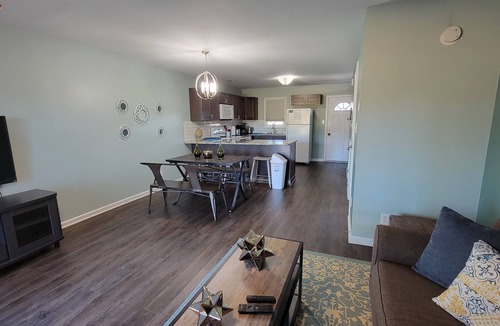 Peletier House | 10 mins to Emerald Isle, 2 bd 2.5 ba Townhouse