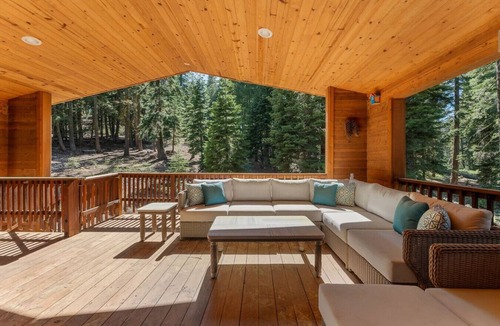 Kingswood Estates House | 10 mins to Kings Beach! A/C, Hot Tub, Games & Views