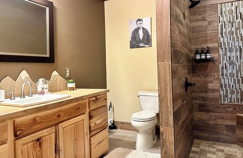 Nemo House | 10 mins to Lake Granbury and Glen Rose. Pet Friendly!