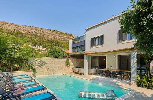 Pile Villa | 10 mins walk to Dubrovnik Old Town, mountain views