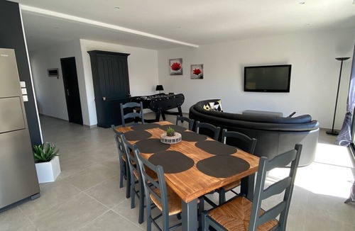 Pia House | 10-MINUTE DRIVE TO BEACHES HOUSE PRIVATE AIR-CONDITIONED POOL