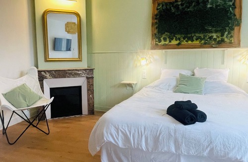 Poincare - Foch - Anatole France - Croix de Bourgogne Apartment | 10-minute walk from the spa and train station, comfortable apartment.
