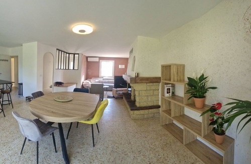 Sauveterre House | 10 minutes from Avignon! Very quiet country house with a small swimming pool